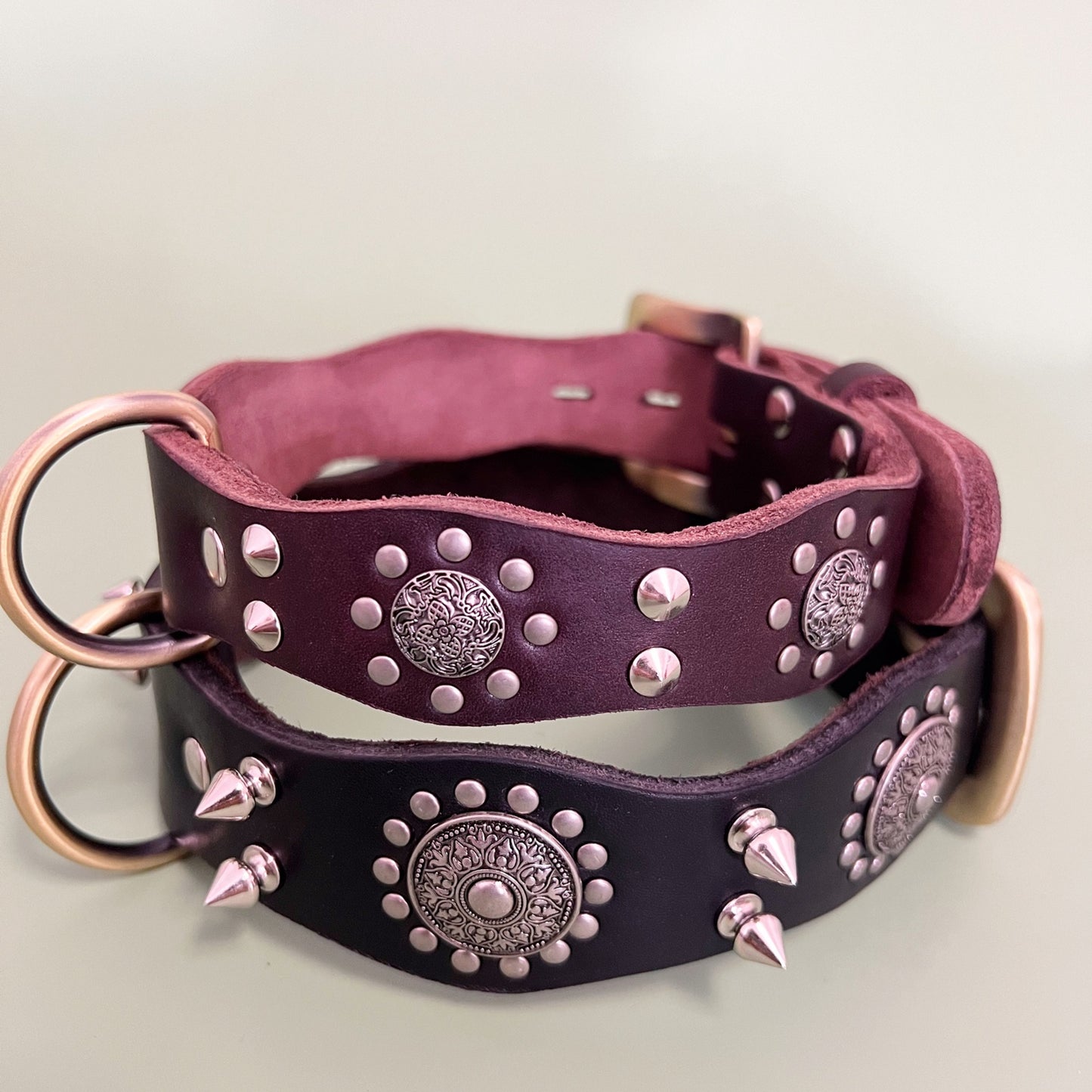 Vintage genuine leather dog collar, rivet pet collar, thickened and widened top layer cowhide material, suitable for medium and large dogs