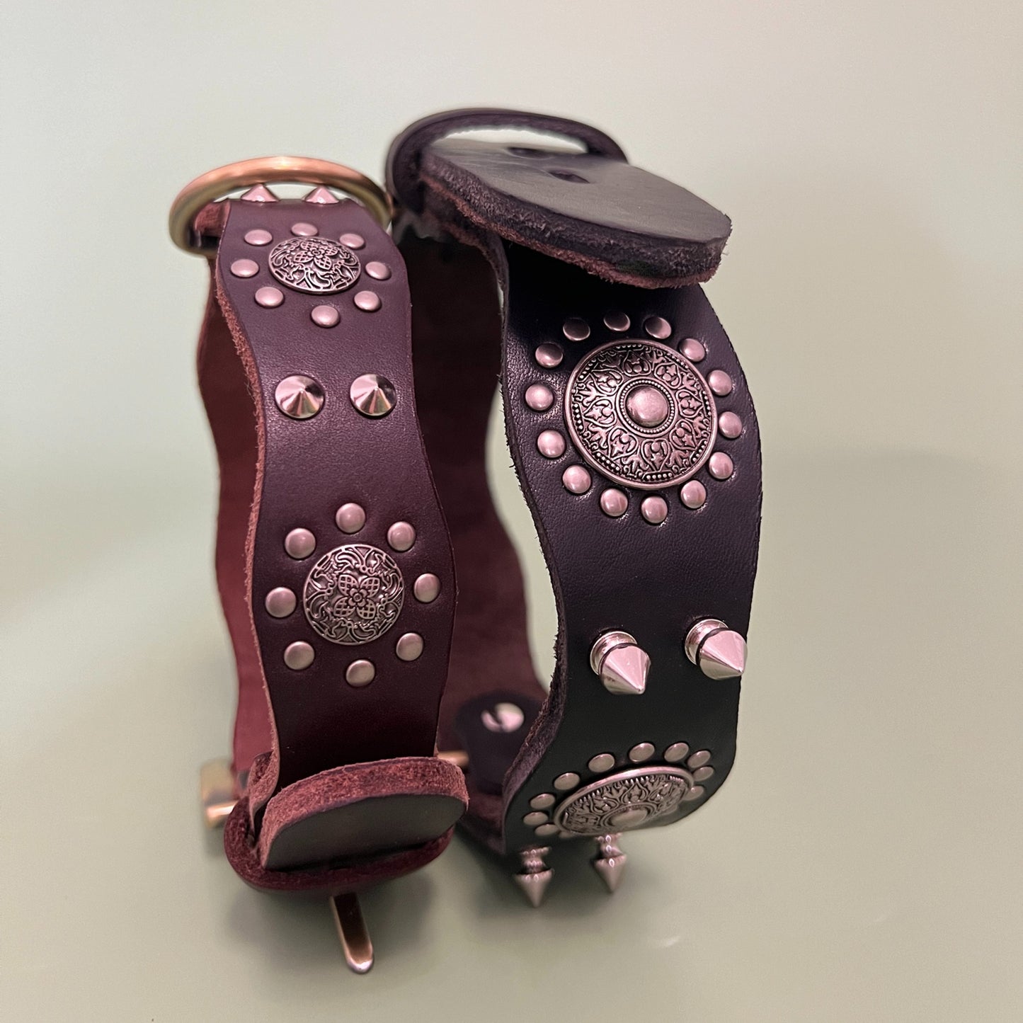Vintage genuine leather dog collar, rivet pet collar, thickened and widened top layer cowhide material, suitable for medium and large dogs